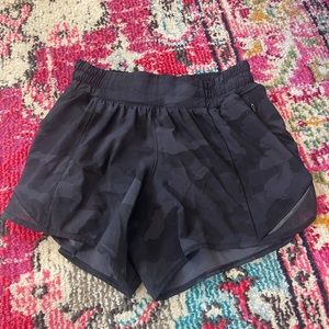 lululemon hotty hots, size 4, 4 inch inseam, camo, low rise